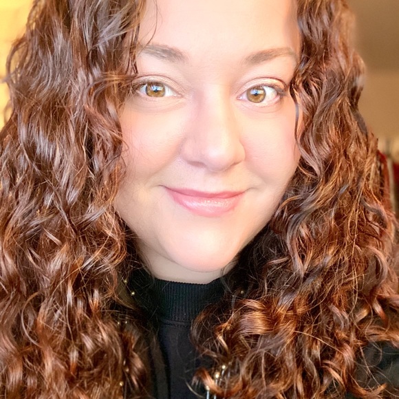 Meet your Posher, Alyssa - Picture 2 of 3